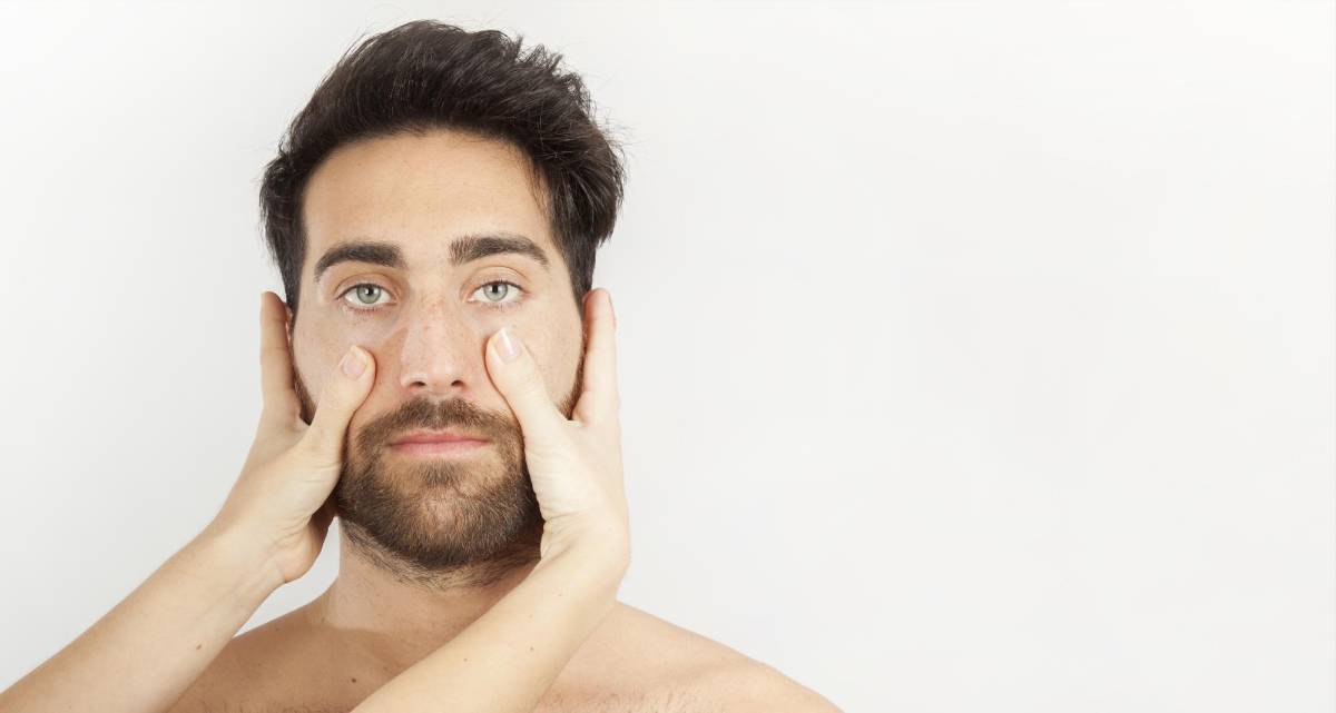 Consejos para reducir la cara cansada en hombres