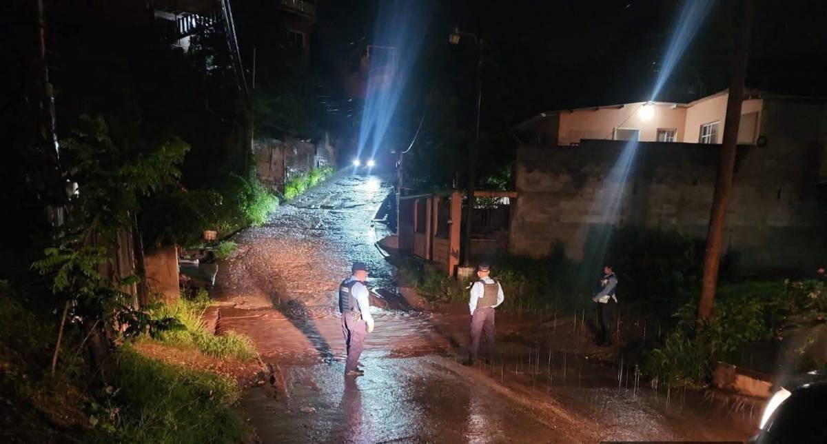 Muertos, derrumbes y calles inundadas por las lluvias en Honduras