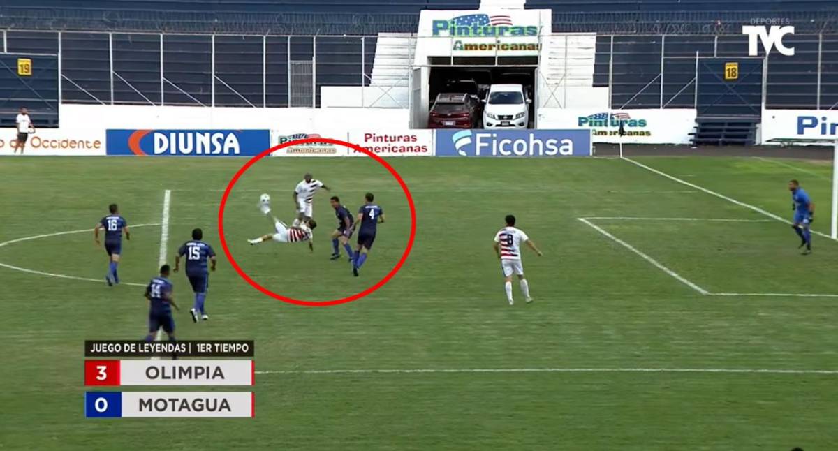 Ramiro Bruschi se lució con esta espectacular chilena para abrir el marcador apenas a los dos minutos del partido.