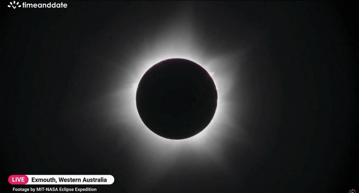 Eclipse solar total sobre el Pacífico deslumbra a observadores