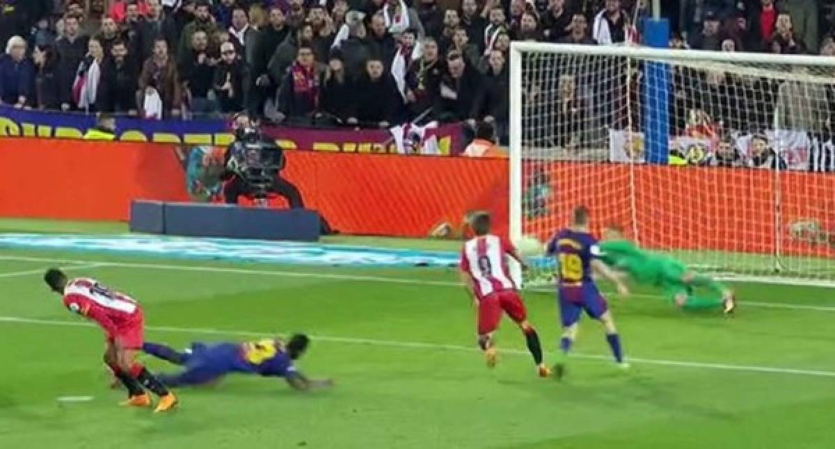 Marc-André ter Stegen evitó el gol del 'Choco' Lozano con este tapadón. El hondureño exigió al portero alemán con remante picado de cabeza y salvó al Barcelona.<br/>