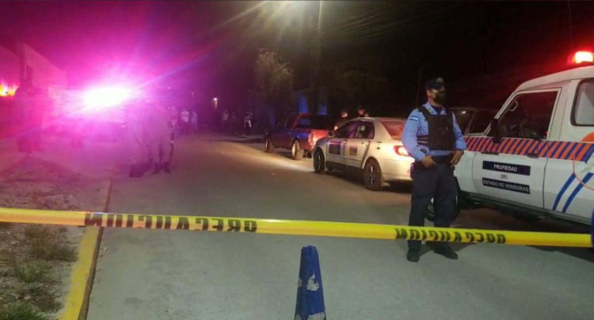 Escena del crimen donde murió un taxista y su pasajero en Santa Rosa de Copán.