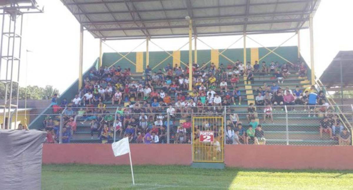 Honduras Progreso: Muchos jovénes se han hecho presente al estadio Humberto Micheletti en donde esperan tener la oportunidad de quedarse con el equipo.