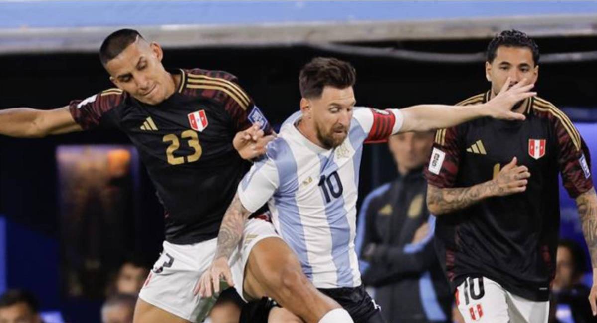 Messi estuvo bien marcado por la zaga defensiva de Perú.