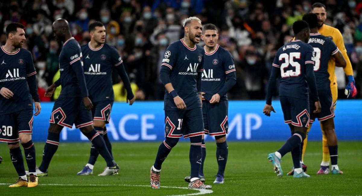 En Francia se habla que posiblemente 10 jugadores dejarán las filas del París Saint Germain.