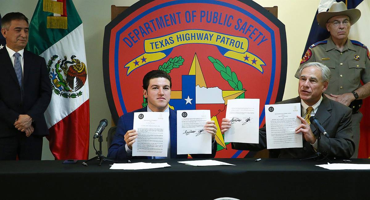 Abbott firmó un acuerdo con el Gobernador de Nuevo León, Samuel García, para frenar el paso de migrantes en camiones a Texas.