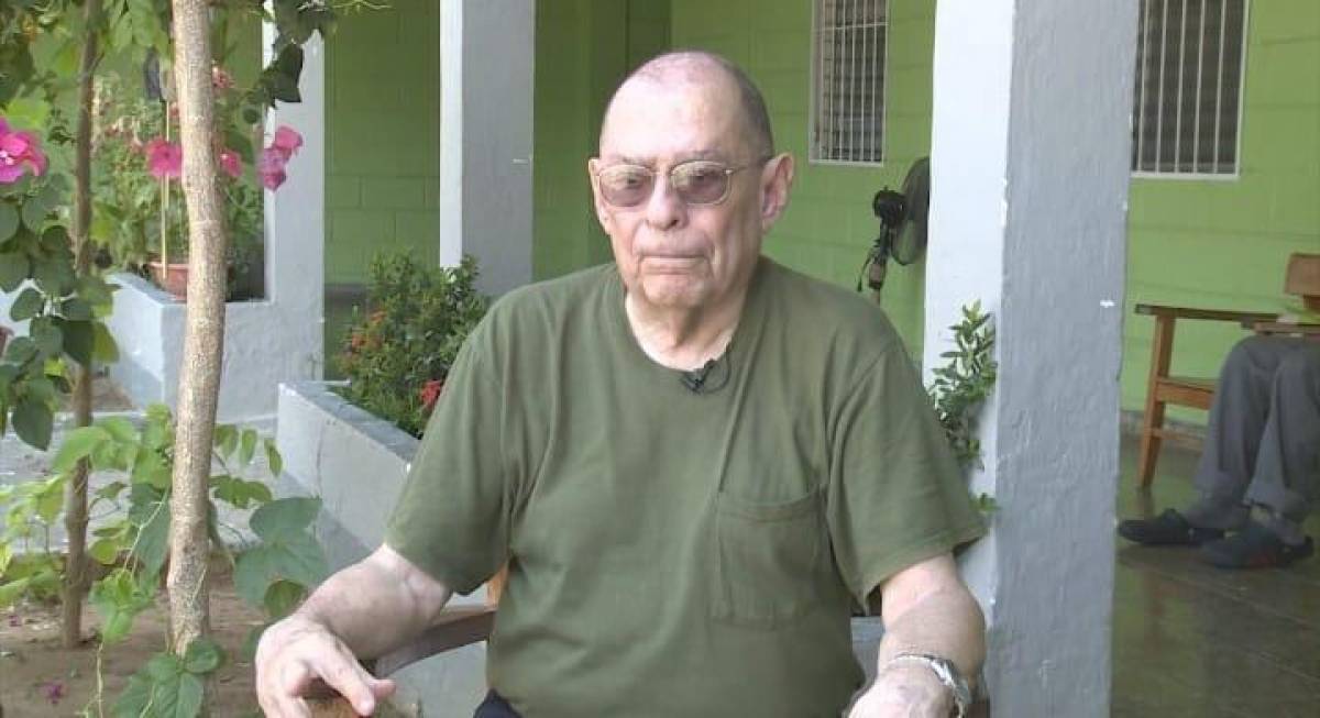 Don Antonio Canelas Díaz un gran historiador de La Ceiba. Pasó todos sus años estudiando y recopilando la historia de la ciudad la cual se sabía muy bien. Sus últimos días los terminó en el asilo de ancianos, hasta su muerte el 17 de marzo de 2020. 