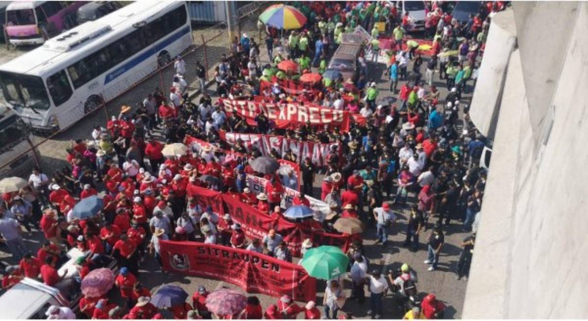 Miles de hondureños conmemoraron este primero de mayo el Día Internacional del Trabajador en Tegucigalpa.