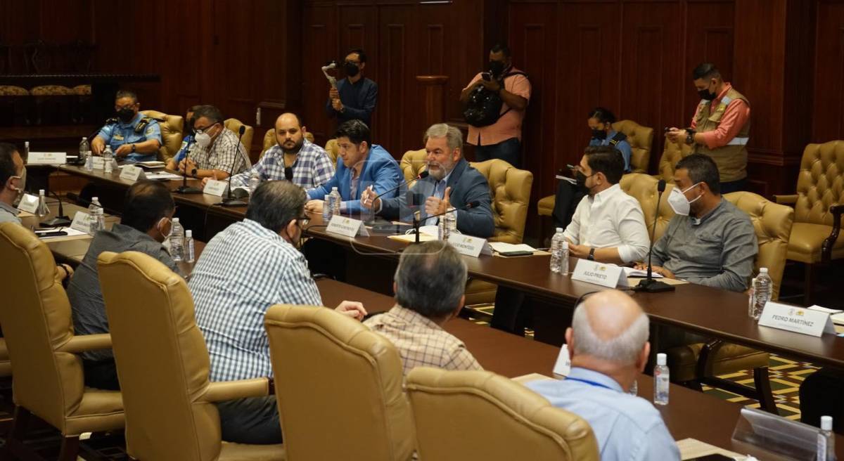 La reunión se ha realizado en el Salón Consistorial del Palacio Municipal.