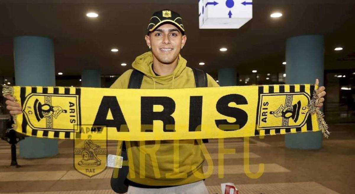 Tras varias horas de vuelo, finalmente el futbolista hondureño Luis Palma llegó a Grecia y comenzó a recibir el cariño de su nuevo club, el Aris Salónica. El equipo griego le dio la bienvenida.