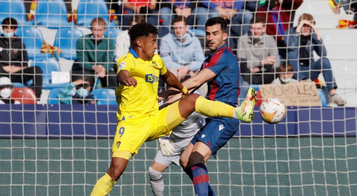 Choco Lozano fue protagonista en victoria clave por no descender del Cádiz