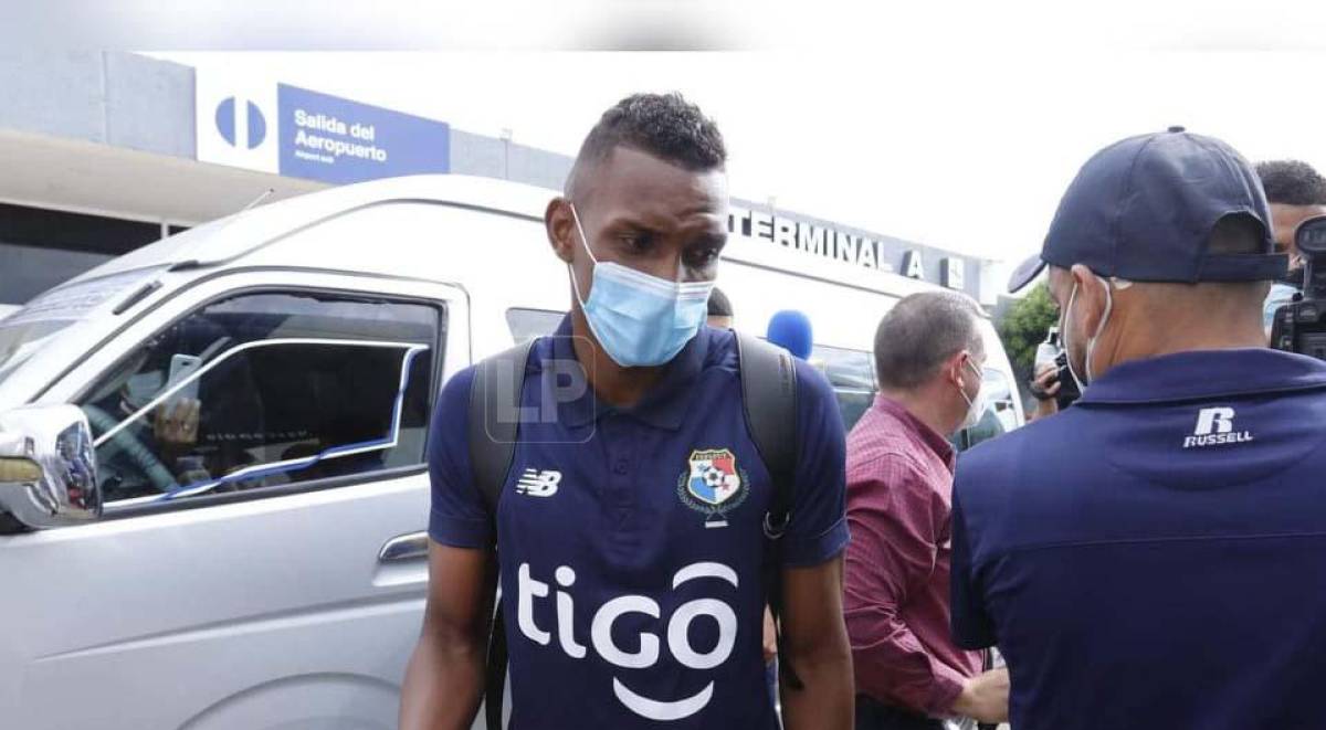 Los jugadores de Panamá lucieron concentrados en el momento que llegaron al Aeropuerto Ramón Villeda Morales.