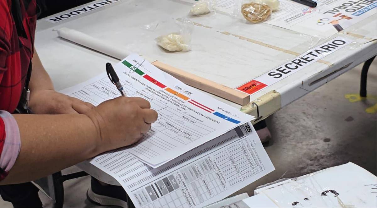 ¿De dónde provienen las primeras urnas abiertas en el escrutinio especial?