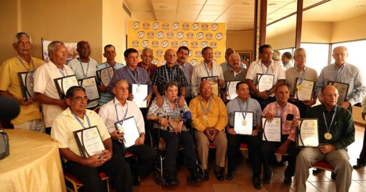 Liga Nacional de Honduras rinde homenaje a sus fundadores