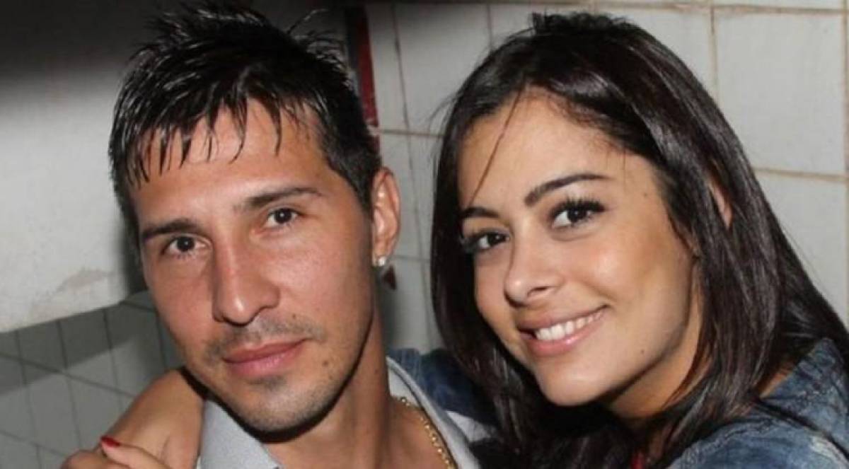 Larissa Riquelme empezó su relación con el futbolista Jonathan Fabbro, exfutbolista de la selección paraguaya, a mediados de 2013, en pleno apogeo profesional de la modelo, cuando se unió como panelista en el programa “Teleshow”, donde se mantuvo hasta finales de 2016.