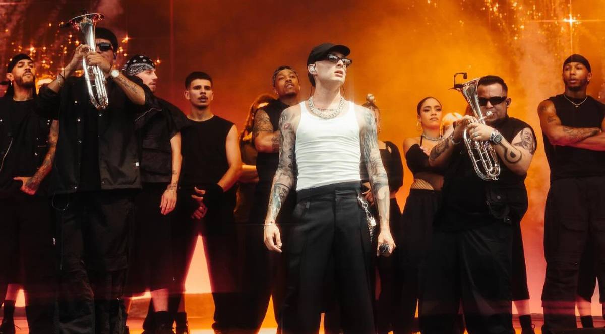 Peso Pluma se fracturó un pie mientras cantaba en un festival en Nueva York