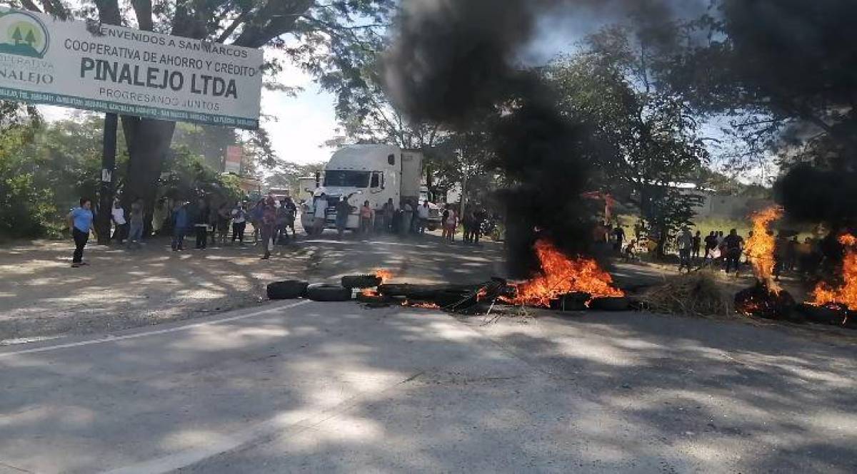 Pobladores protestan tras captura de alcalde en San Marcos