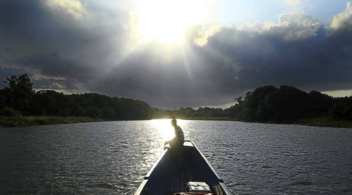 La laguna de Brus está dotada de gran riqueza en flora y fauna que son el medio de sobrevivencia para los nativos de La Mosquitia.