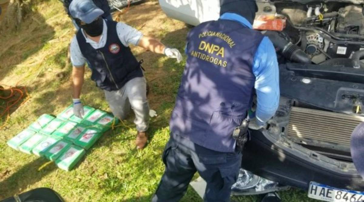 El vehículo transportaba la droga en la parte frontal del vehículo.