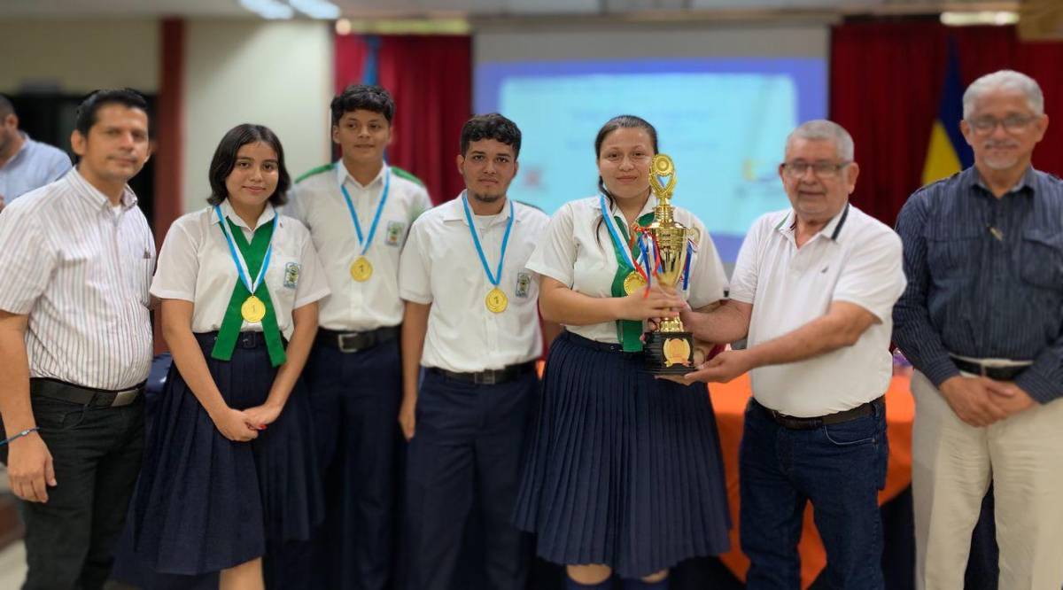 Alumnos del InstitutoGubernamental Villanueva reciben el primer lugar de las Olimpiadas.