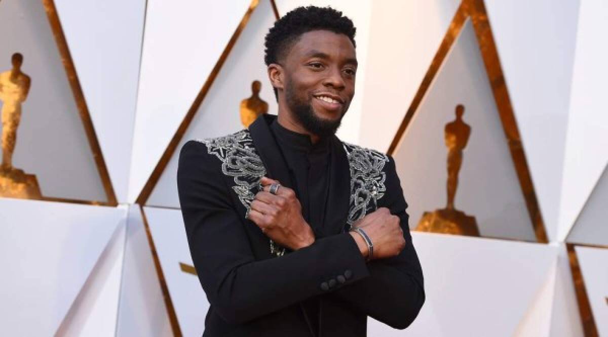 De la leyenda de la música James Brown al mito del béisbol Jackie Robinson pasando ante todo por el superhéroe negro Black Panther, Chadwick Boseman representó el orgullo afroamericano en un Hollywood del siglo XXI que todavía sigue muy lejos de la igualdad racial en la gran pantalla.<br/>