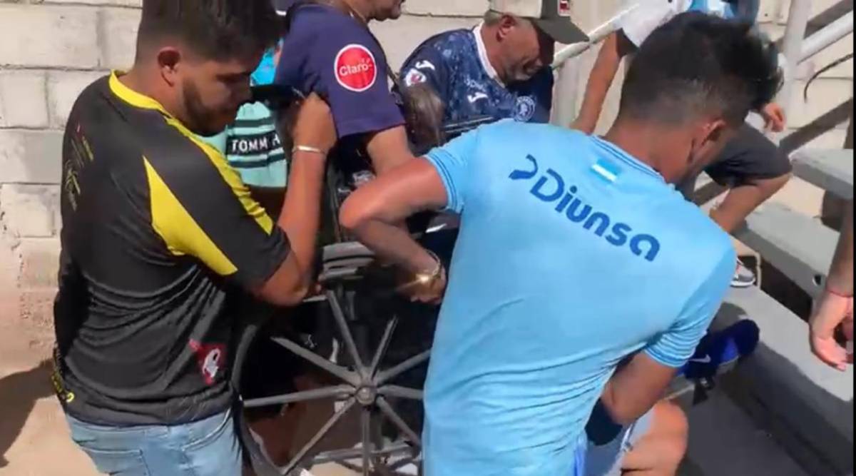 Aficionado de Motagua llegó en silla de ruedas: gran gesto de hincha de Génesis