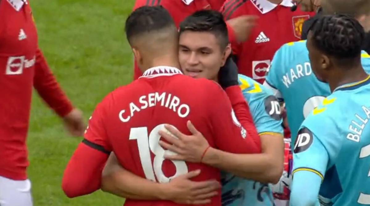 Casemiro le dio un abrazo de disculpas a Carlos Alcaraz, que afortunadamente no sufrió ninguna lesión producto de la entrada.