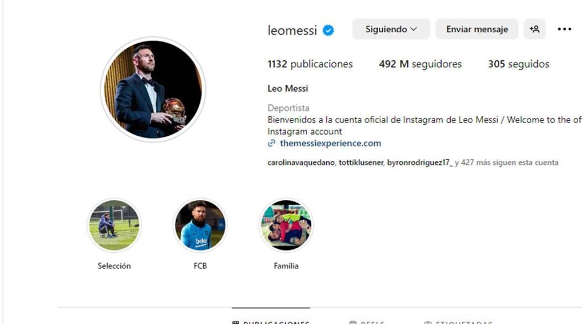 Por otra parte, Messi sorprendió ya que cambió su foto de perfil de su cuenta oficial de Instagram. El crack argentino ahora tiene una fotografía de él sosteniendo su octavo Balón de Oro. 
