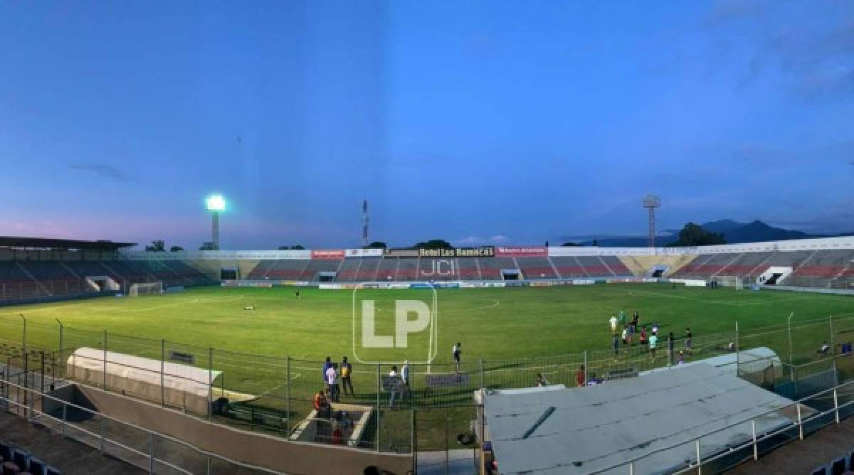 Así lucía el estadio Municipal Ceibeño antes del partido entre Victoria y Platense.