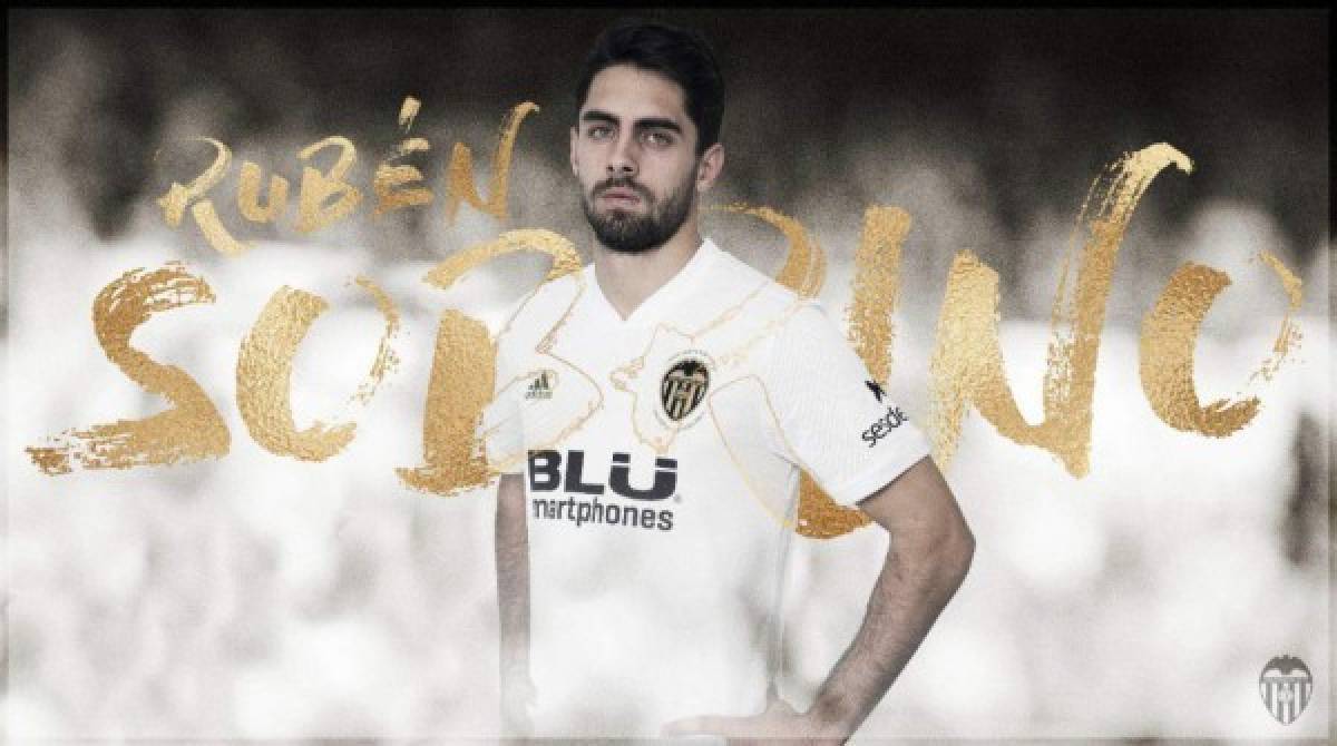 'El Valencia CF ha llegado a un acuerdo con el Deportivo Alavés por el que el delantero Rubén Sobrino se ha convertido este jueves en nuevo jugador valencianista hasta el 30 de junio de 2022', se lee en el comunicado del club che.