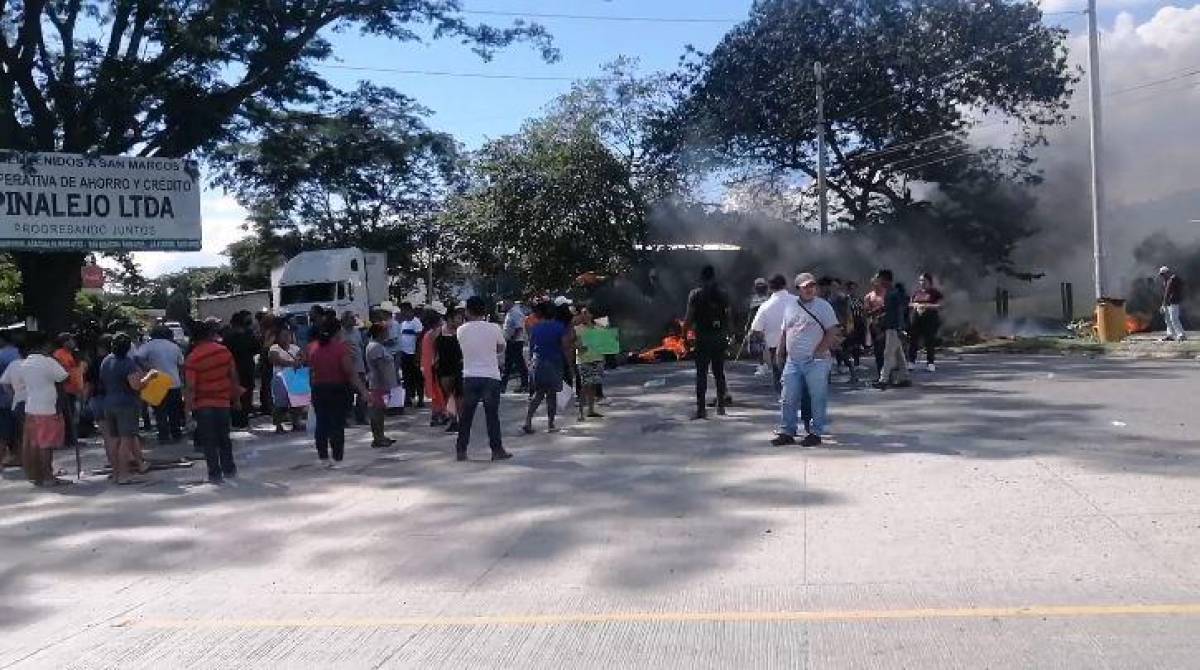 Pobladores protestan tras captura de alcalde en San Marcos