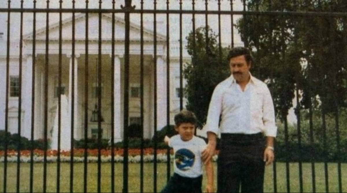 Uno de los lujos que más llamo la atención fue cuando Pablo Escobar junto a su hijo posaron frente la Casa Blanca. Ronald Reagan, era el presidente en ese entonces.