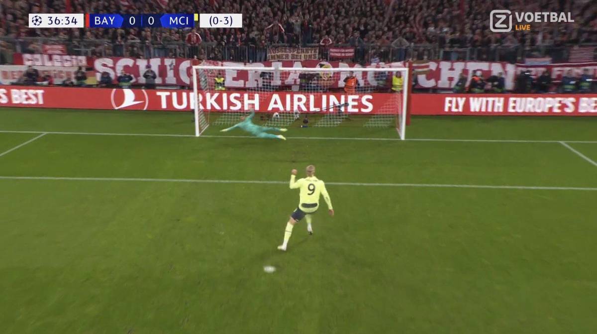 El penal cobrado por Haaland: La pelota se fue por arriba.