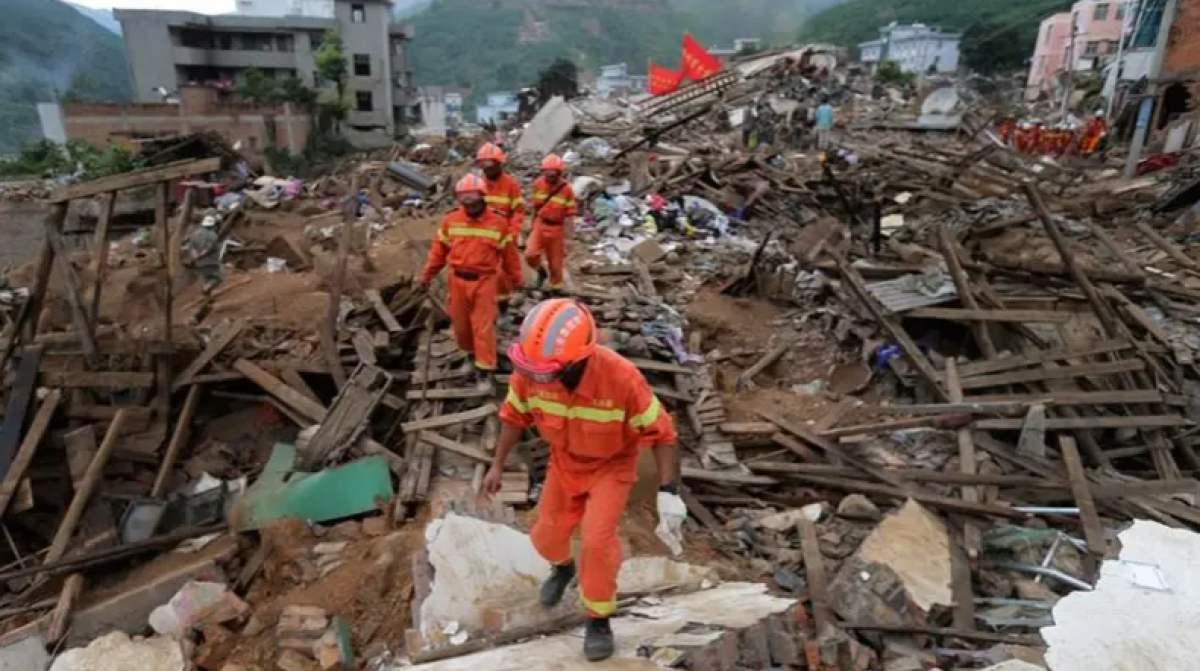 Terremoto de magnitud 6,8 deja 50 muertos y destrozos en el centro de China