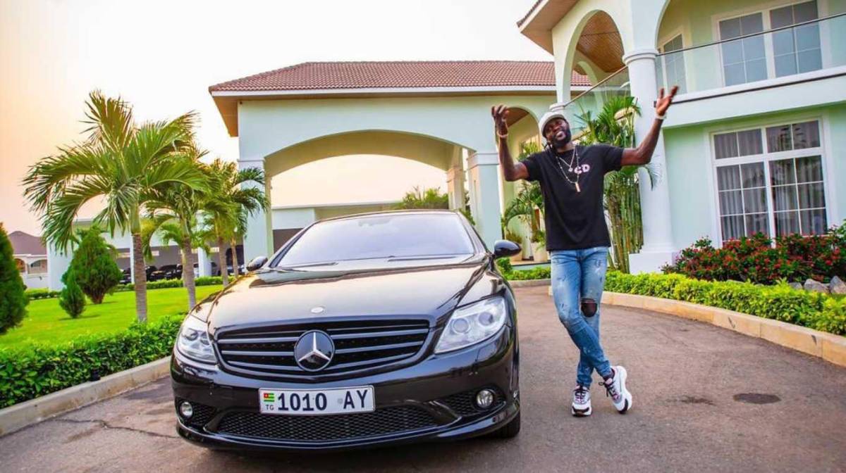 Fotos: Adebayor deja asombrado a todos al mostrar donde vive