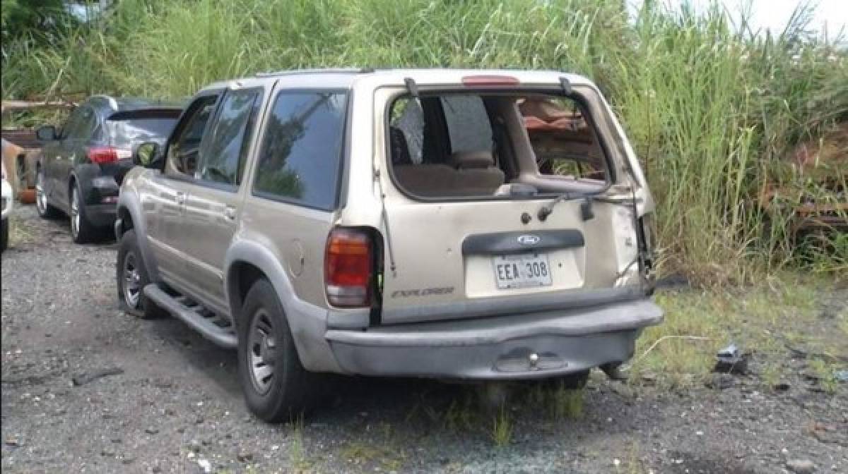 Este es el vehículo donde fue encontrado Jenay. Según datos de la policía, el artista se estrelló contra un poste durante la persecución con los sicarios.