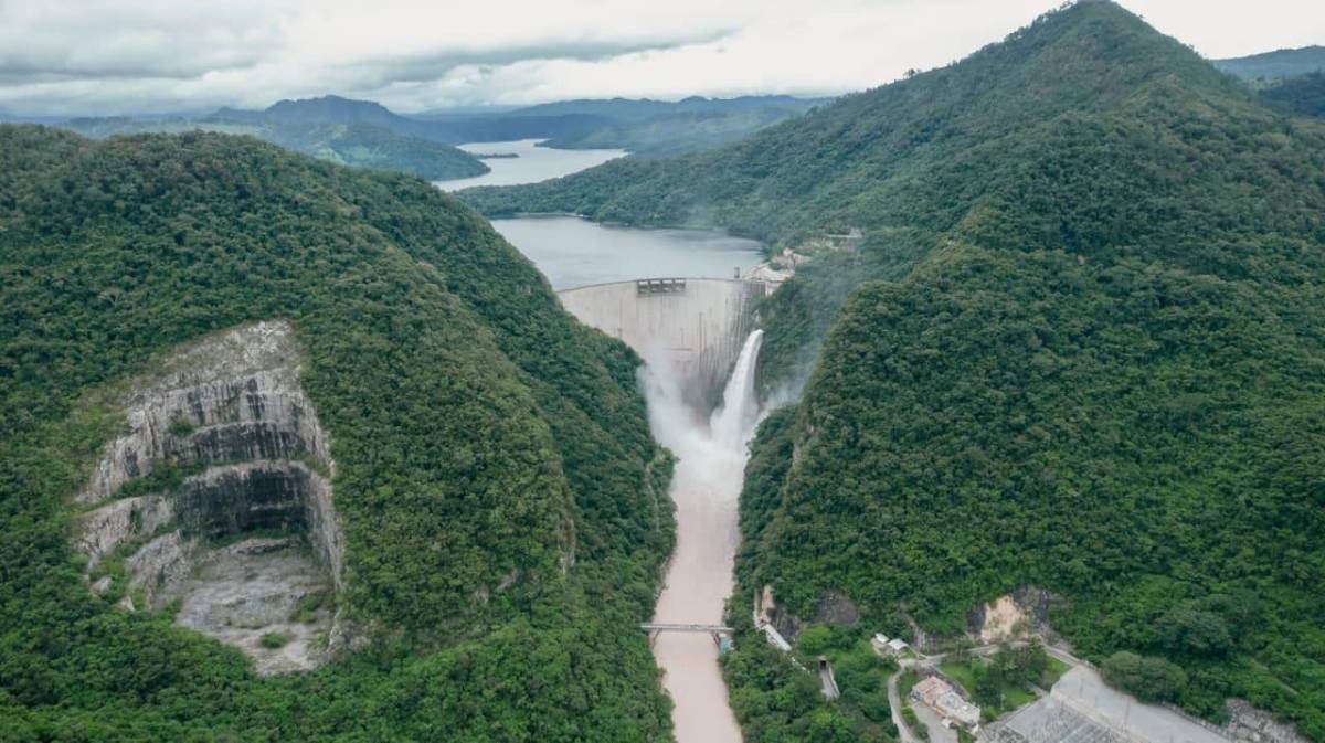 Más de 20 horas después, cierran por completo las compuertas de El Cajón