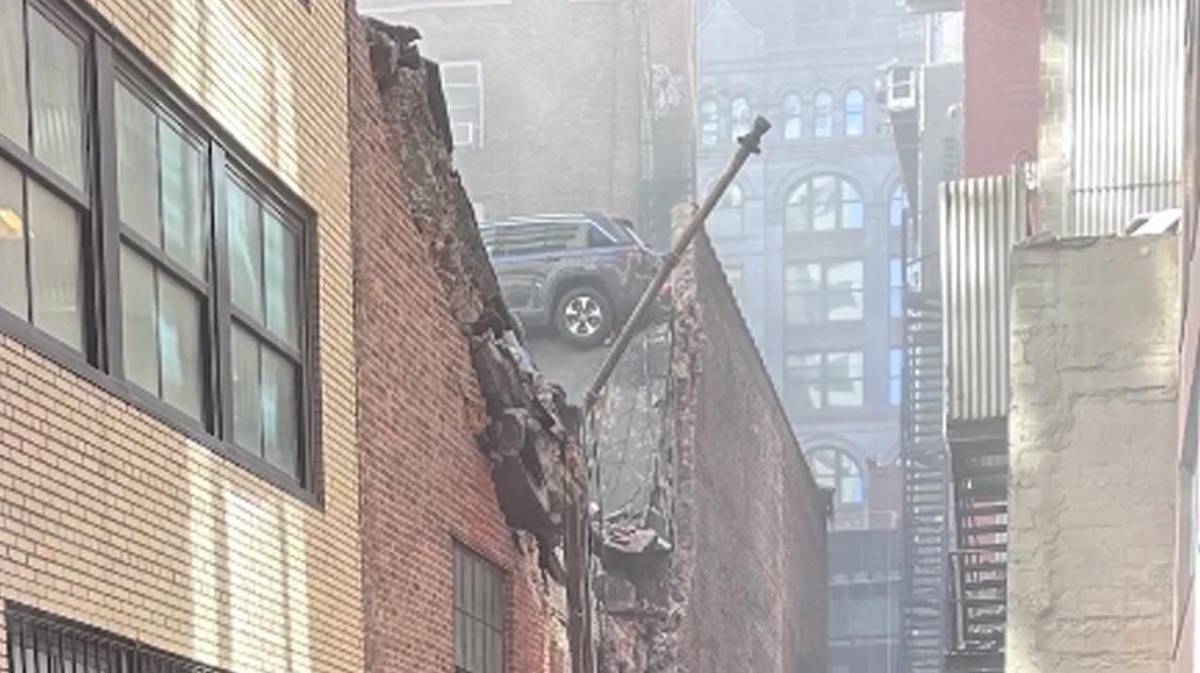 Imágenes del derrumbe de un edificio de parqueo en NYC