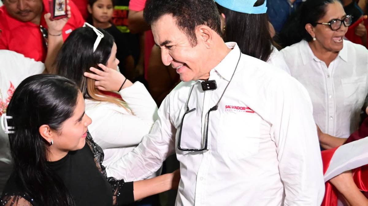 Héctor Zelaya llama señor de los shortcitos a Salvador Nasralla