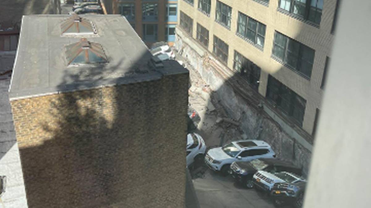 Imágenes del derrumbe de un edificio de parqueo en NYC