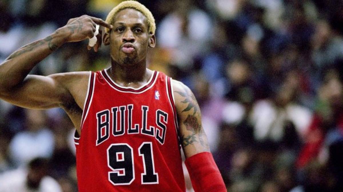 Apodado como 'El Gusano', se hizo un hueco en la NBA gracias a su capacidad atlética e intensidad brutal en cancha. Al principio le costó contar con minutos hasta una noche en la que fue encontrado con una pistola en la mano. El propio jugador desveló en sus memorias que fue como un suicidio del antiguo Rodman y el nacimiento del nuevo Rodman.