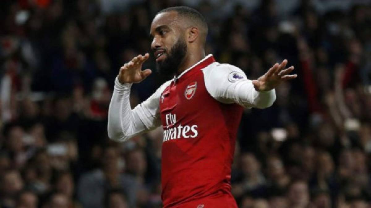 Lacazette: En unas declaraciones a BT Sport, el delantero del Arsenal aseguró su continuidad en el equipo gunner: 'Estoy muy feliz. Solo la prensa dice que estoy descontento y que quiero irme. Pero yo, desde el principio, he dicho que estoy contento con el Arsenal y que quiero jugar y ganar títulos', declaró.<br/>