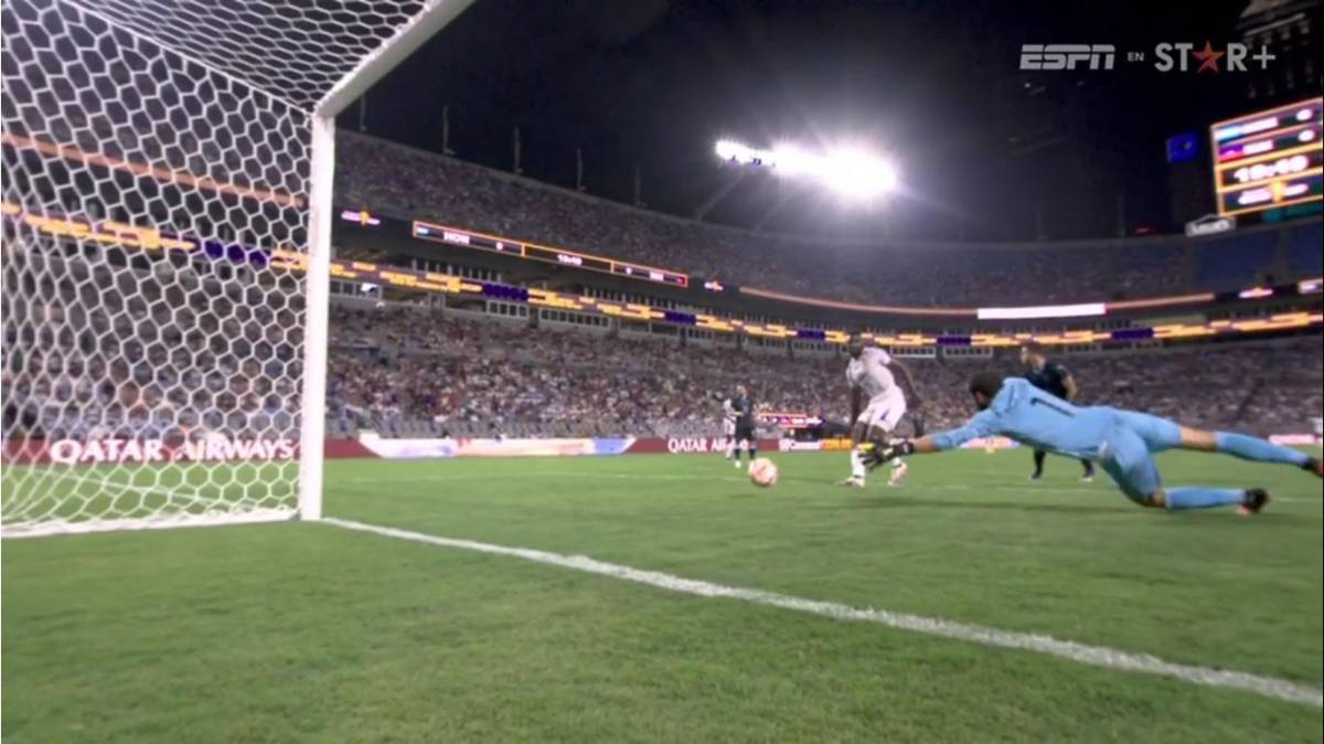 ¡Definió con tranquilidad! Así fue el gol de Haití ante Honduras