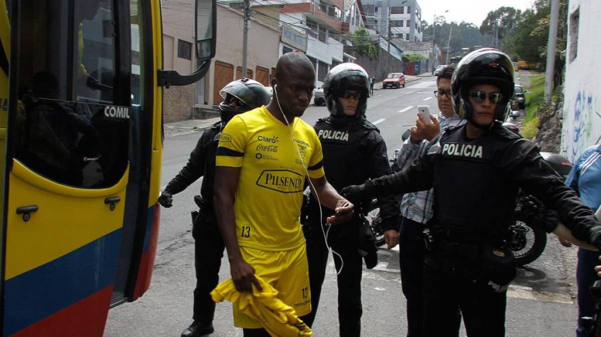 Fingió una lesión para huir de la policía: La historia de Enner Valencia, el MVP del partido inaugural del Mundial