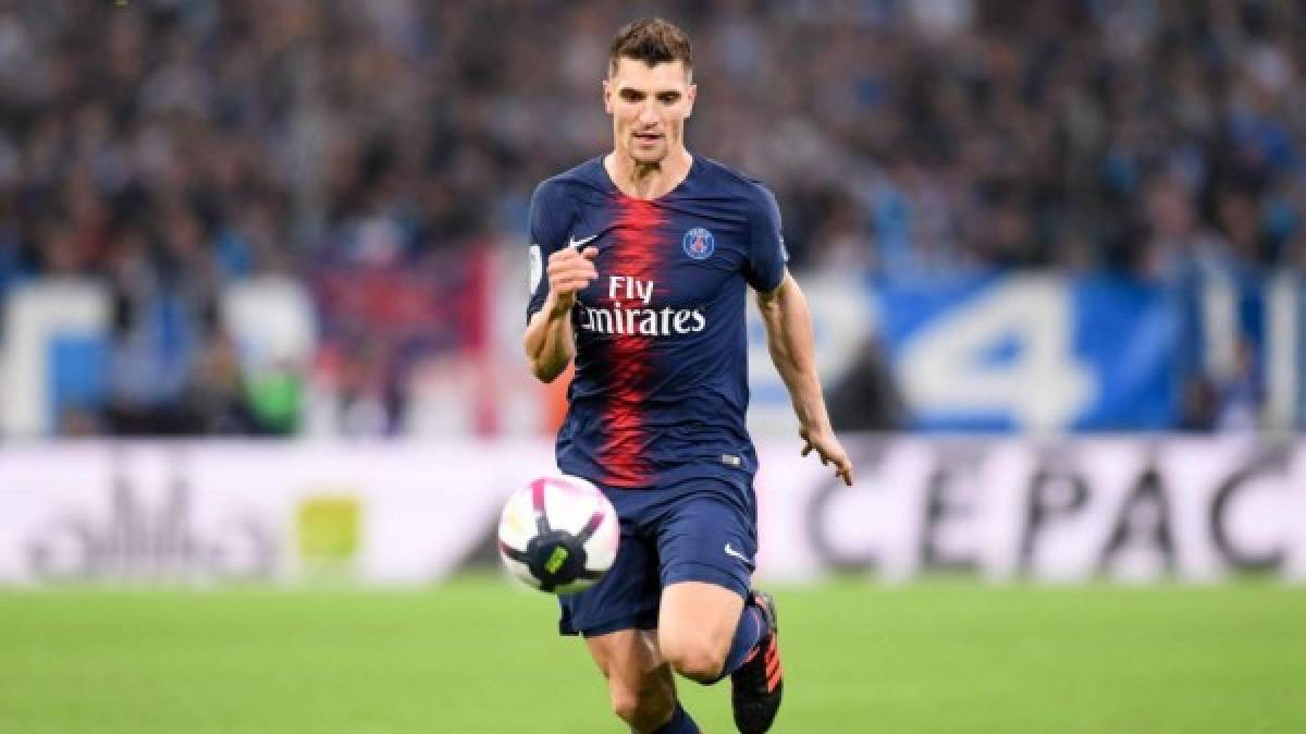 Según el Manchester Evening News, el Manchester United sigue pendiente de Thomas Meunier, lateral derecho del Paris Saint-Germain. El jugador habría sido observado de manera reiterada por técnicos de la institución inglesa y ahora estaría por delante en la lista de preferencias de los observadores.