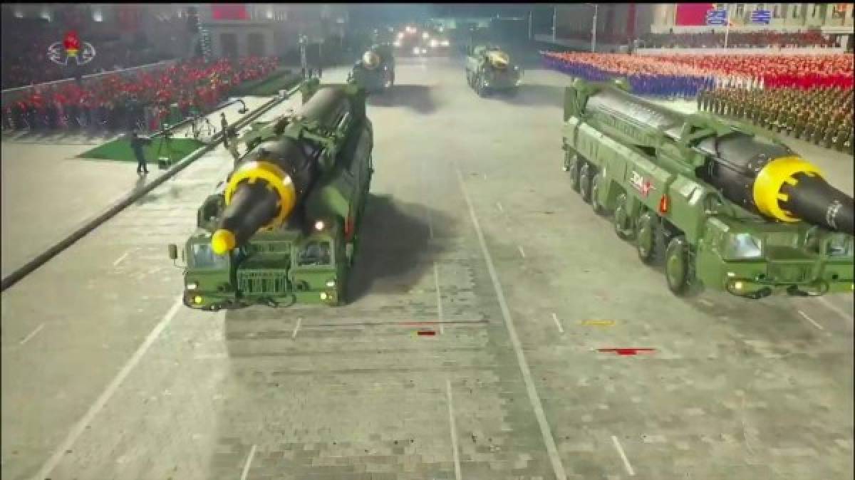 Trump enfureció tras enterarse de que mientras el líder norcoreano Kim Jong Un participaba en negociaciones de paz con Washington, estaba secretamente construyendo nuevas y poderosas armas nucleares, según informaron medios estadounidenses este domingo.