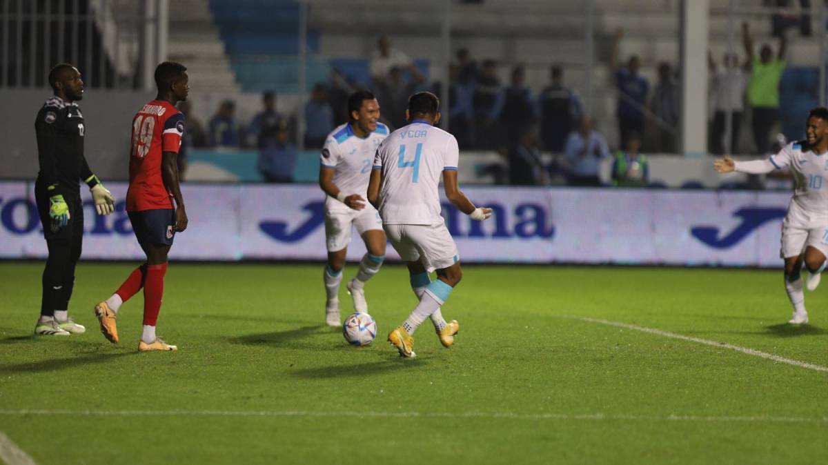 Denil Maldonado celebrando el gol que abrió el marcador.