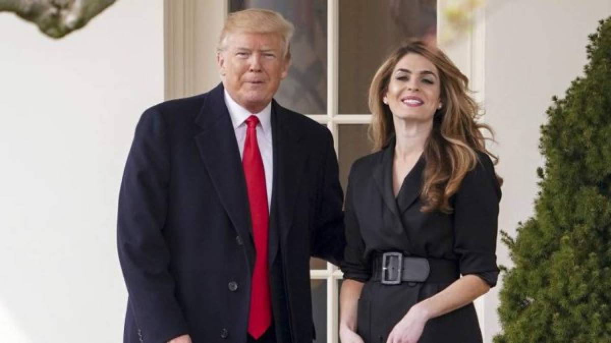 Hope Hicks, asesora del presidente estadounidense, Donald Trump, y una de las funcionarias más cercanas al magnate y su familia es señalada por medios estadounidenses como la persona que pudo haber contagiado de coronavirus al mandatario tras dar positivo al virus el pasado miércoles.