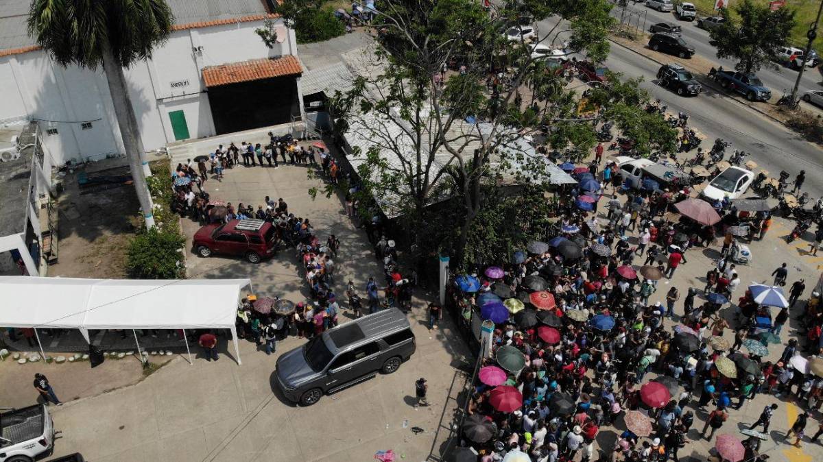 Aseguran 15 carros de Koriun; en uno de ellos le decomisaron $50,000 a Iván Velásquez