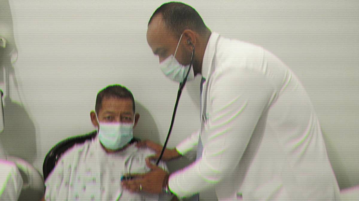 Don Nolvin Elvir dijo volver a la vida con un nuevo riñón donado por su hijo y ya no estará esclavizado a un tratamiento de hemodiálisis de por vida.